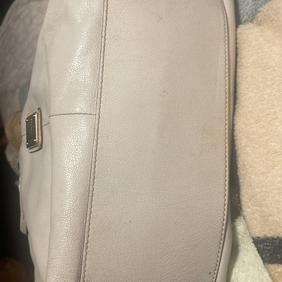 Dooney and bourke crème leather purse - Picture 8 of 10